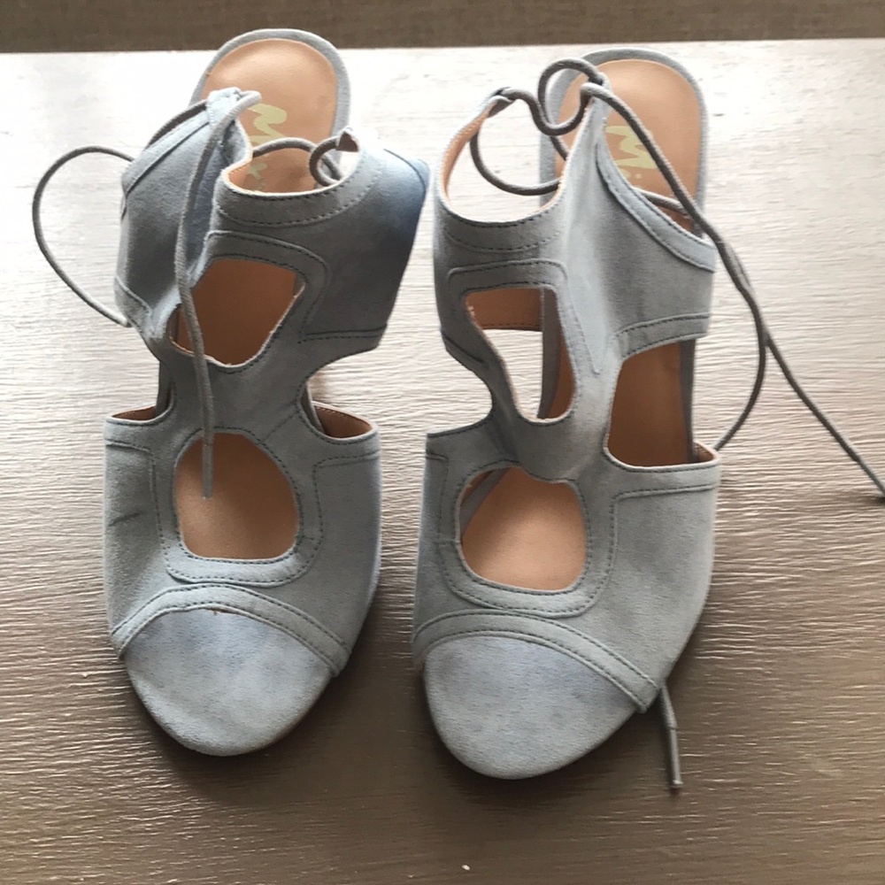 NWOT Mixx Shuz Darlene Cutout Heel Size 8